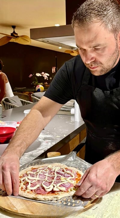 Nossas pizzas são preparadas na hora, com ingredientes selecionados.