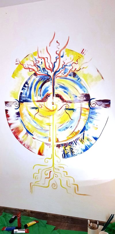 work in progress de Peinture murale du portail du dragon, avec u format circulaire traversé par un arbre de vie et avec un dr