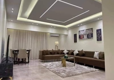 ديكورات مجالس رجال -معلم دهانات الدمام-كراسي خشبية داخل صالة