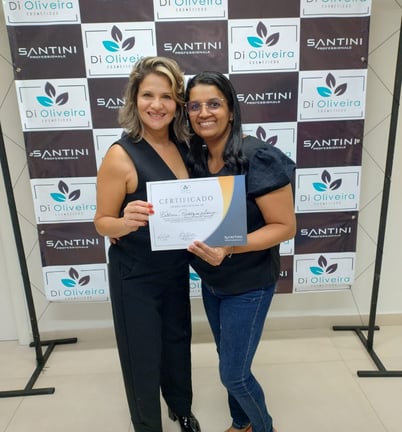 foto-com-a-representante-da-Santini