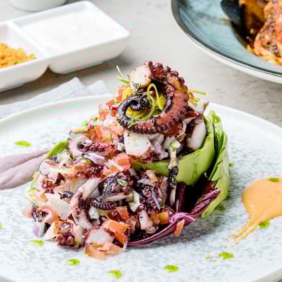 Fotografía de portafolio de un plato de mariscos