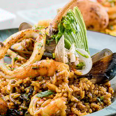 Fotografía de portafolio de un plato de mariscos