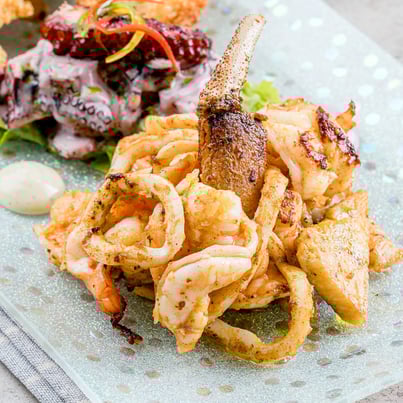 Fotografía de portafolio de un plato de mariscos