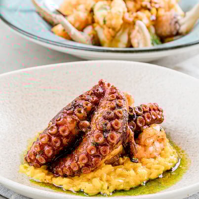 Fotografía de portafolio de un plato de mariscos