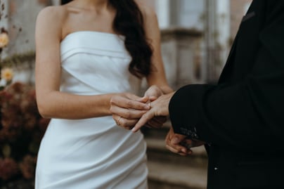 Photographe de mariage dans un château à Frouzins : capturez des moments magiques et élégants dans un cadre historique et ra