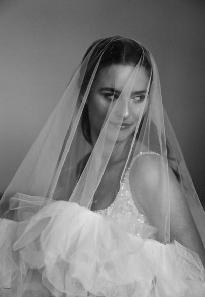 Photographe de mariage dans un château à Frouzins : capturez des moments magiques et élégants dans un cadre historique et ra