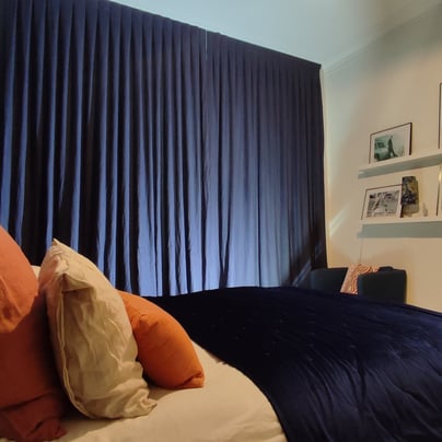 rideaux lin plis flamands bleu nuit marine édredon