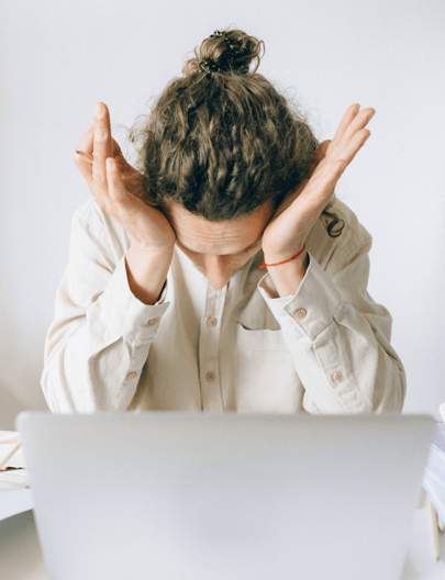 un homme stressé, épuisé