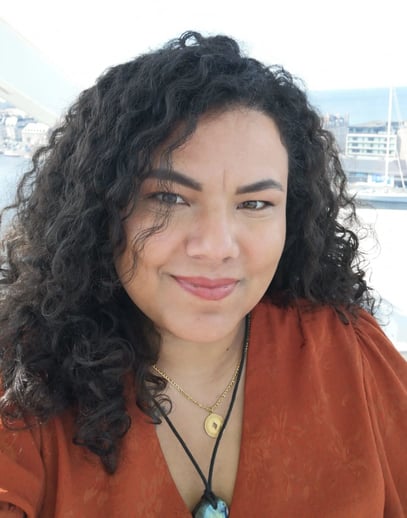 Suzi Santana, apometra e magnétiseur, especializada em atendimentos online
