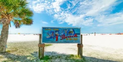 Is Anna Maria Island or Siesta Key better?