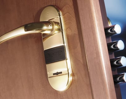 Abertura de portas em Lisboa Cascais Sintra Amadora Odivelas Oeiras Ligue já 910 825 451