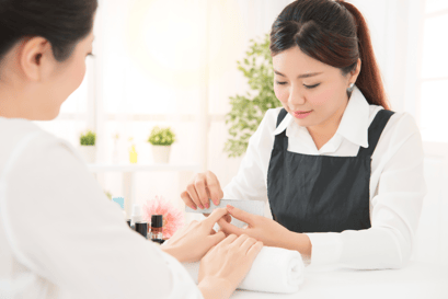 nail technition providing nail services 