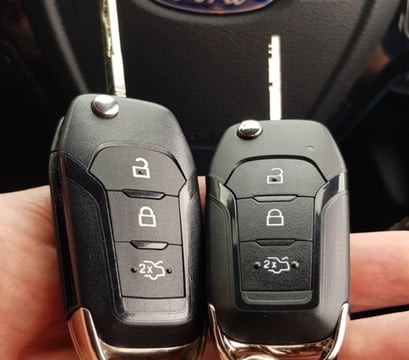 Două chei auto programate pentru siguranță, soluție completă pentru șoferii din Moldova