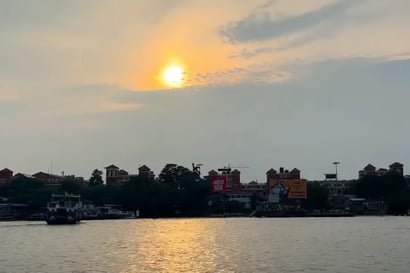 Sunset View from the Kolkata Heritage River Cruise