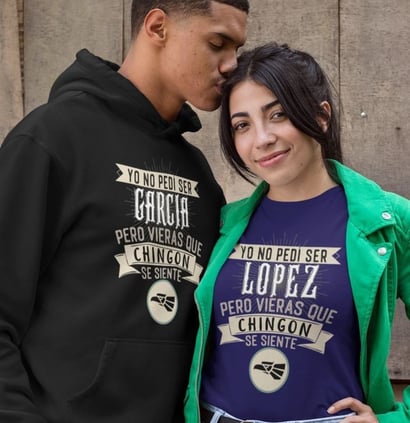 En AvantiRed creamos graficos en playeras y sudaderas personalizables