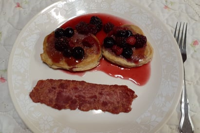 propancakes w turkey bacon and berries
