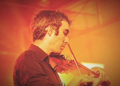 David ABEIJON jouant du violon