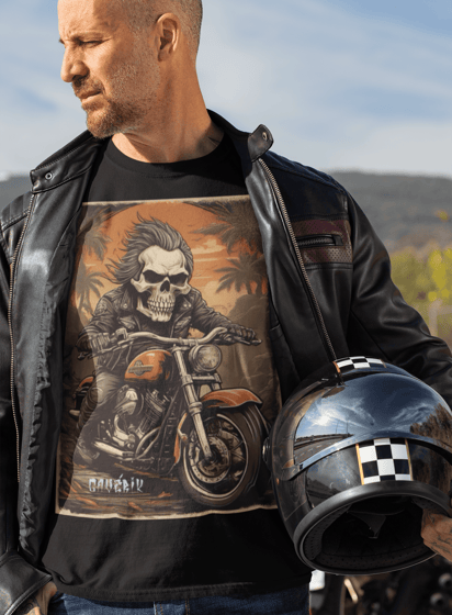 Camiseta Cavérik Streetwear com estampa de caveira motociclista Harley Davidson.