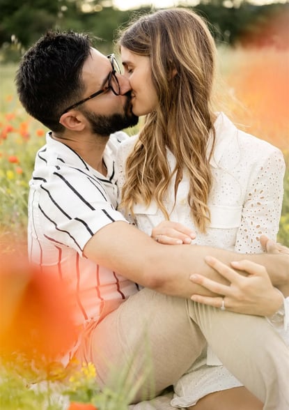 Editorial fine art photo of couple embracing in Provence poppy field