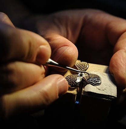 Custom jewellery design and repair, polishing of old jewellery