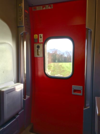 Porte du TGV Paris Belfort photo de joel rehde
