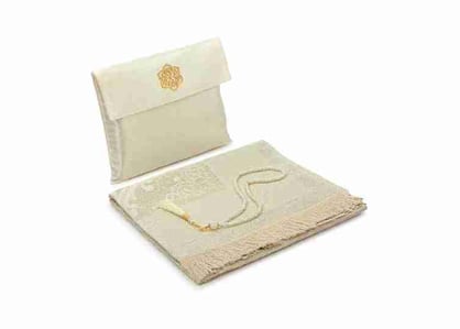 a wedding gift box with a necklace and a necklace