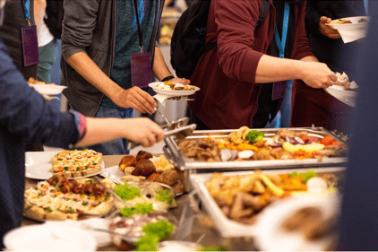 Partager un repas fait maison pour un moment convivial.