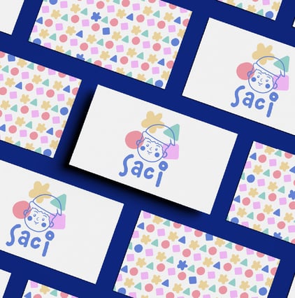 Frente e verso de cartão de visitas com elementos coloridos de hospital pediátrico