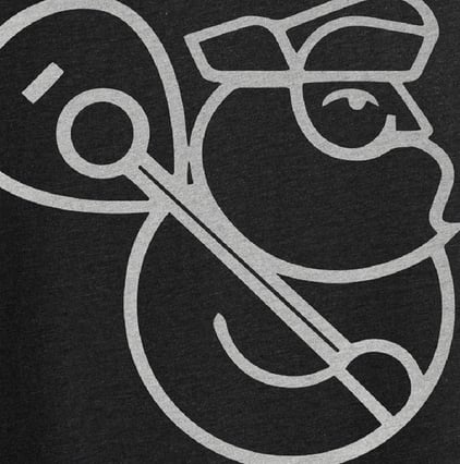 Logo de produtora musical com homem barbudo segurando violão 