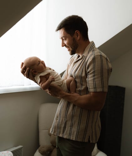 Newborn Fotograf Neugeborenen Fotos in Wiener Neustadt Bad Erlach zuhause daheim homestroy warm natürlich vintage besonders