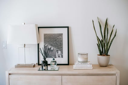 table with lamp, candle, plant and photo