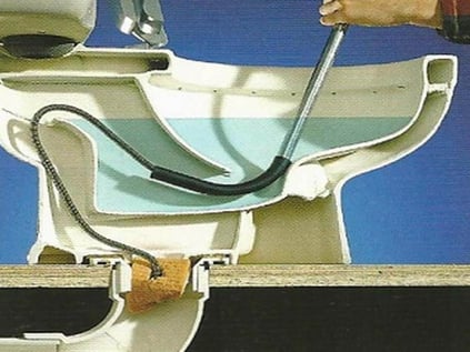 desentupimento de vaso com equipamento profissional