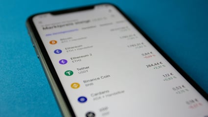 a phone with a phone showing a list of the top ten things to do on