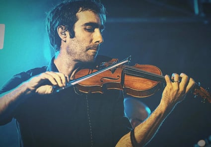 David ABEIJON jouant du violon