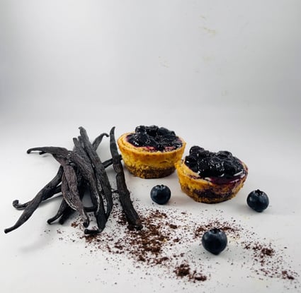 a dessert with vanilla cream and blueberries