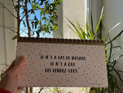 Cahier de Magali Strassel avec la citation d'Eluard, Il n'y a pas de hasard, il n'y a ques des RDV