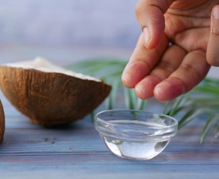 aceite de coco para blanquear los dientes