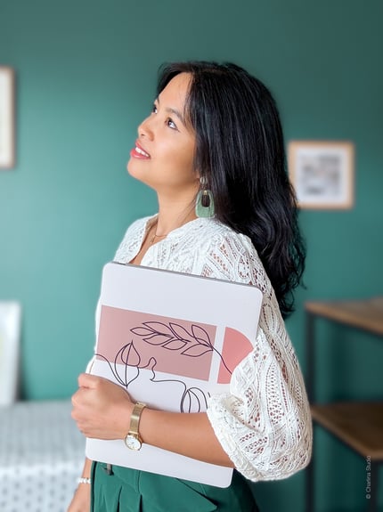 Graphiste freelance à Toulouse, spécialisée en identité visuelle et branding