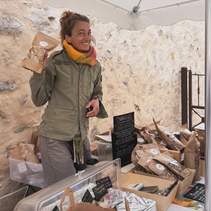 Ariana Living the Dream at Valbonne market