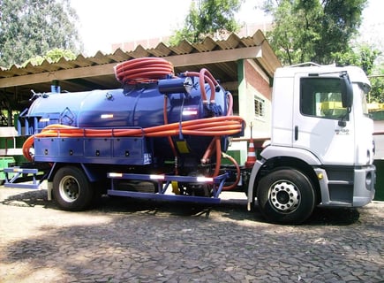 caminhão de sucção e hidrojateamento
