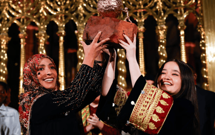 Nila Ibrahimi receiving the International Children's Peace Prize