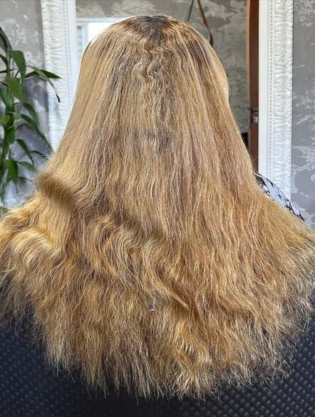 Fortalecimento dos folículos capilares para prevenir a queda de cabelo.