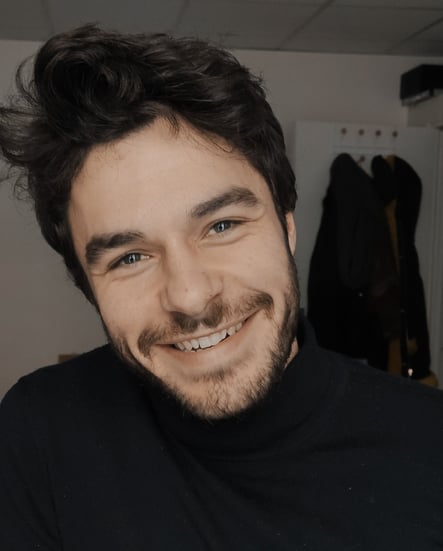 Vincent Robert, psychologue à Paris spécialisé dans les TCC, l'ACT, l'EMDR, les traumas et phobies