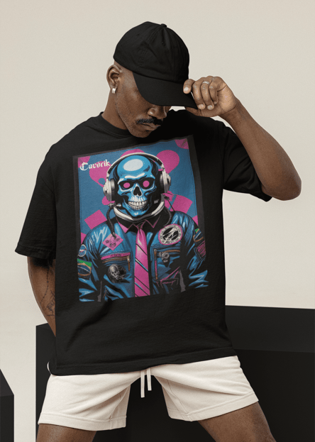 Estampa de caveira em camiseta streetwear masculina.