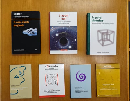 Click per ingrandire. Alcuni libri della biblioteca