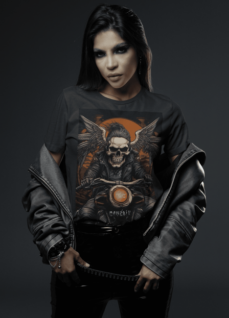 rte urbana em camiseta preta feminina Cavérik.