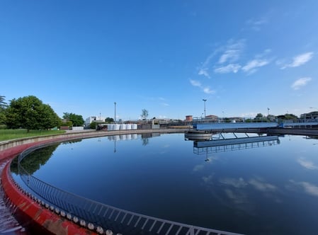 bassin industriel de traitement des eaux non couvert, risque d'évaporation élevé 