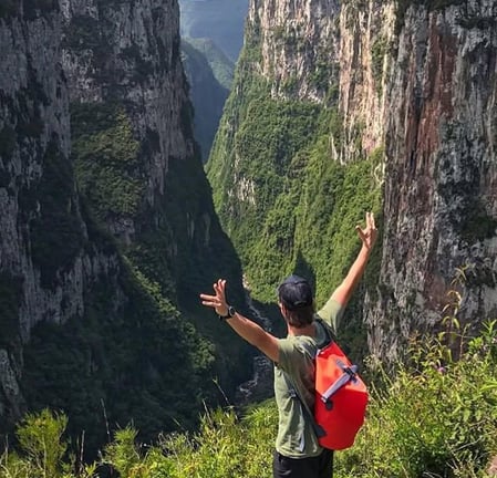 Cânion Itaimbezinho: Um espetáculo da natureza  Localizado no Parque Nacional de Aparados da Serra, 