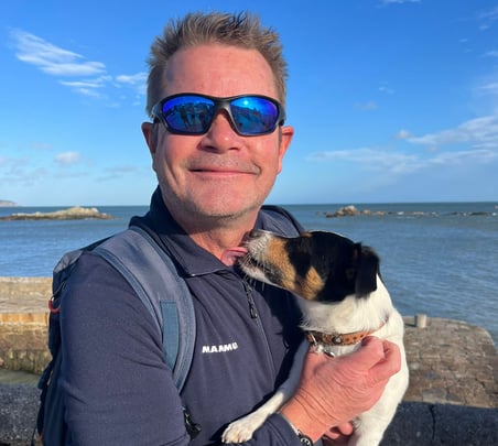 John Hayes Profil Picture with Jack Russell Puppy called Jack