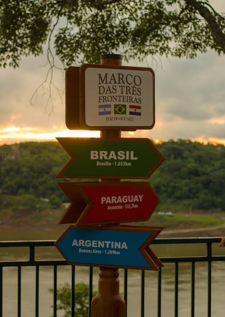 Marco de las tres fronteras: Brasil, Paraguay y Argentina